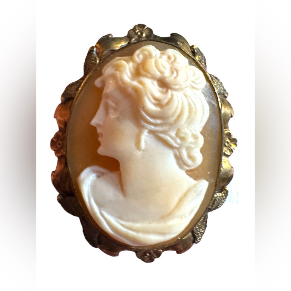 Vintage good filled shell Cameo Brooch ornate leaf bezel